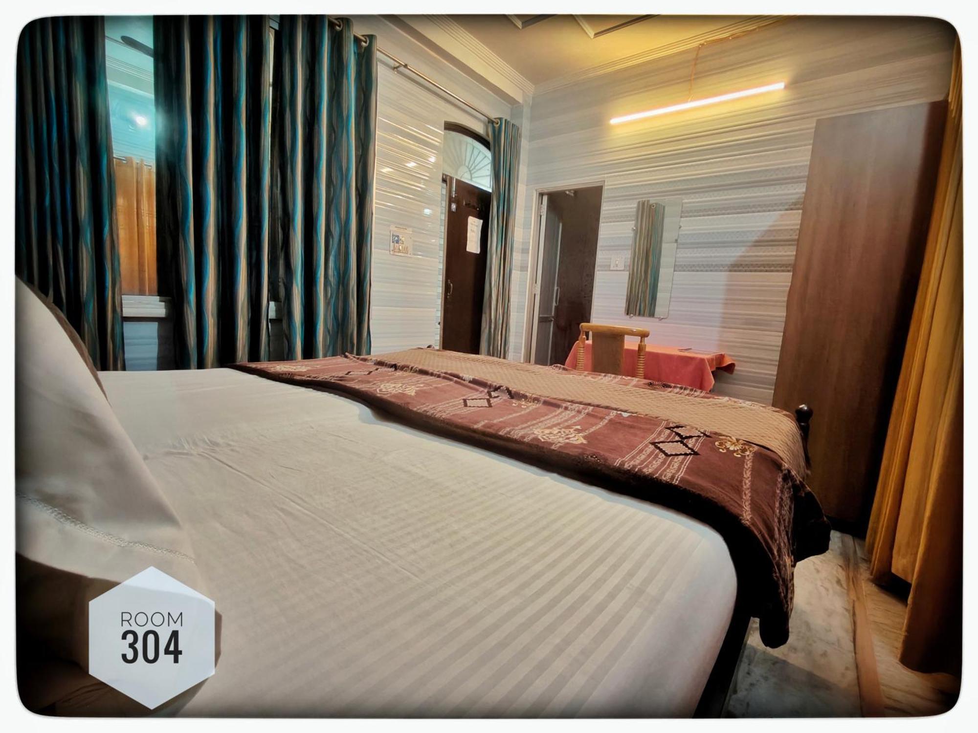 Shri Ganga View Guest House Risikés Kültér fotó